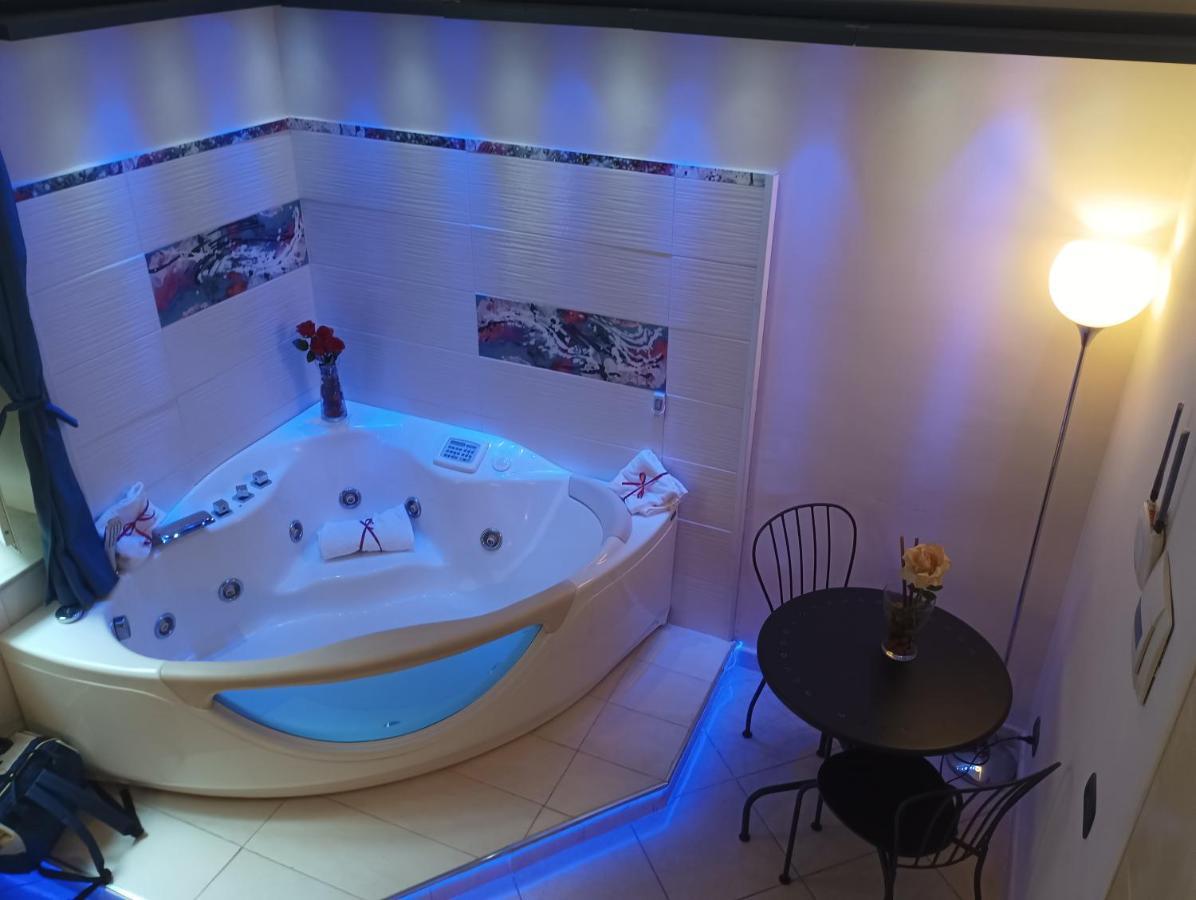 Beb Maryposa Appartment เนเปิลส์ ภายนอก รูปภาพ